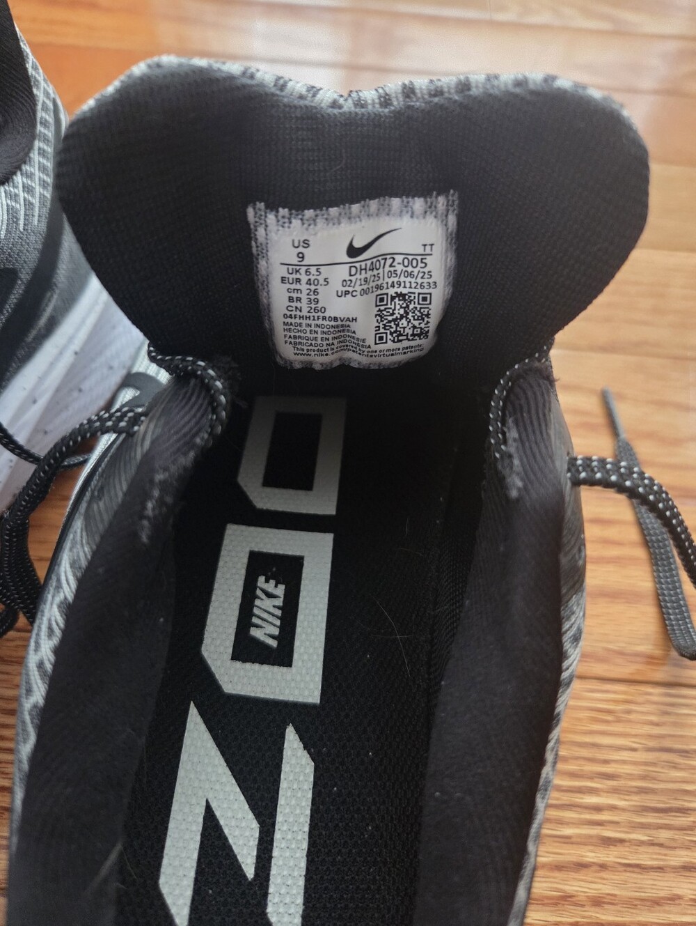 Nike Zoom Men's Black and White Running Sneakers - Picture 5 of 8